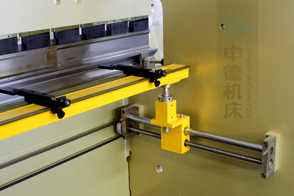 ZDP-10032高精度x軸結(jié)構(gòu)，采用滾珠絲桿，精度高無游隙，淬火高強度擋指，并有倒三角鎖卡裝置不掉落.jpg