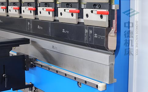 ZDPK-10025分段數(shù)控模具及高精度模具快夾，換模速度快5倍，加高型模托是門業(yè)制造專業(yè)配置.jpg