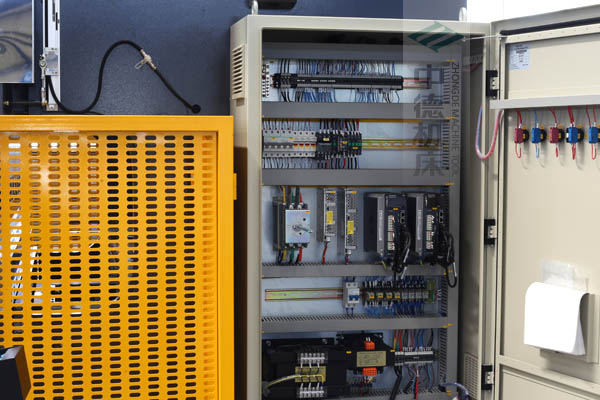 ZDPE8025-ESTUN原廠適配電氣箱總成，抗干擾能力強，電氣運行穩(wěn)定.jpg