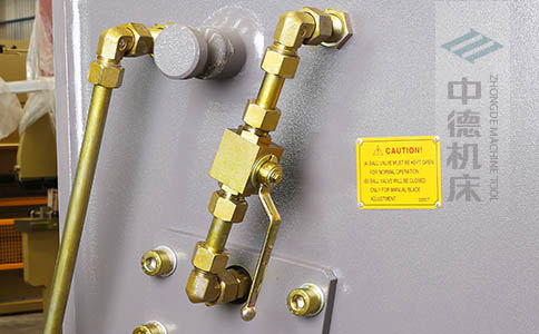 ZDS-432整機(jī)所有液壓管線均采用卡套式接頭，耐高壓，更換便捷.jpg